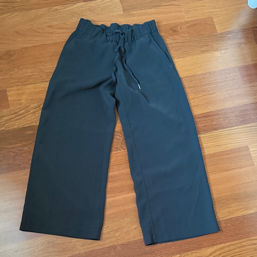 lululemon cropped black trousers